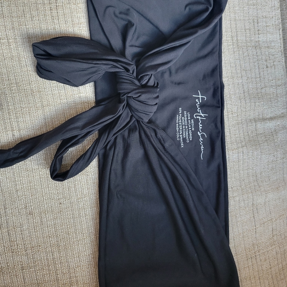 437 Leo top